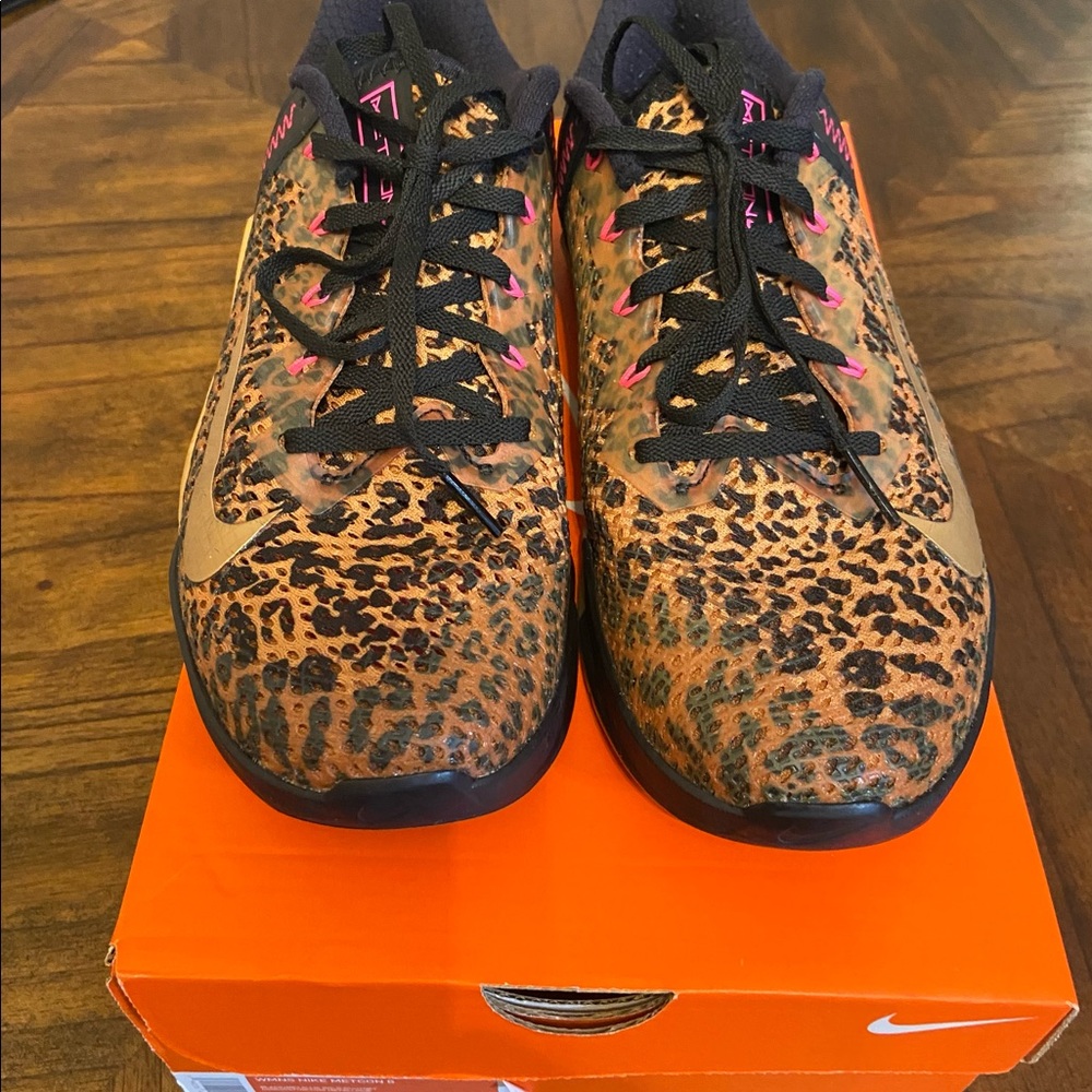 Barely worn Nike size 9 woman’s Metcon 6 shoe